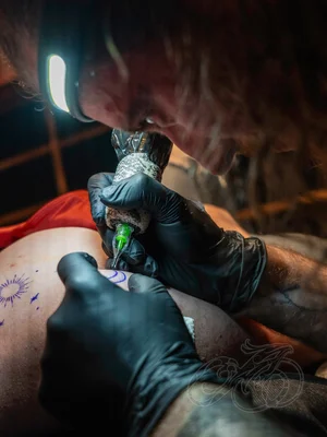 Un día en la vida de un tatuador | Workday Highlights