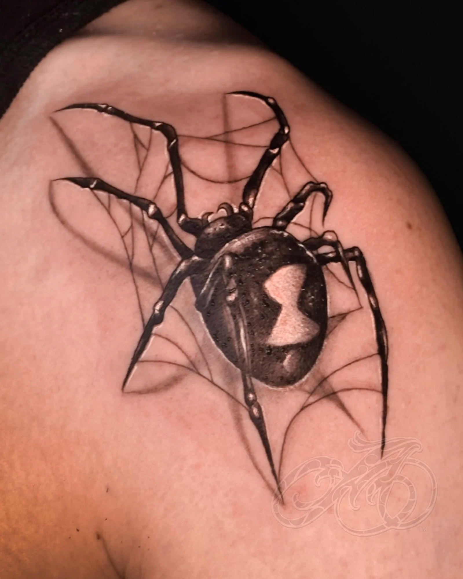 Tatuajes de realismo en negro y gris | Aloha Tattoos