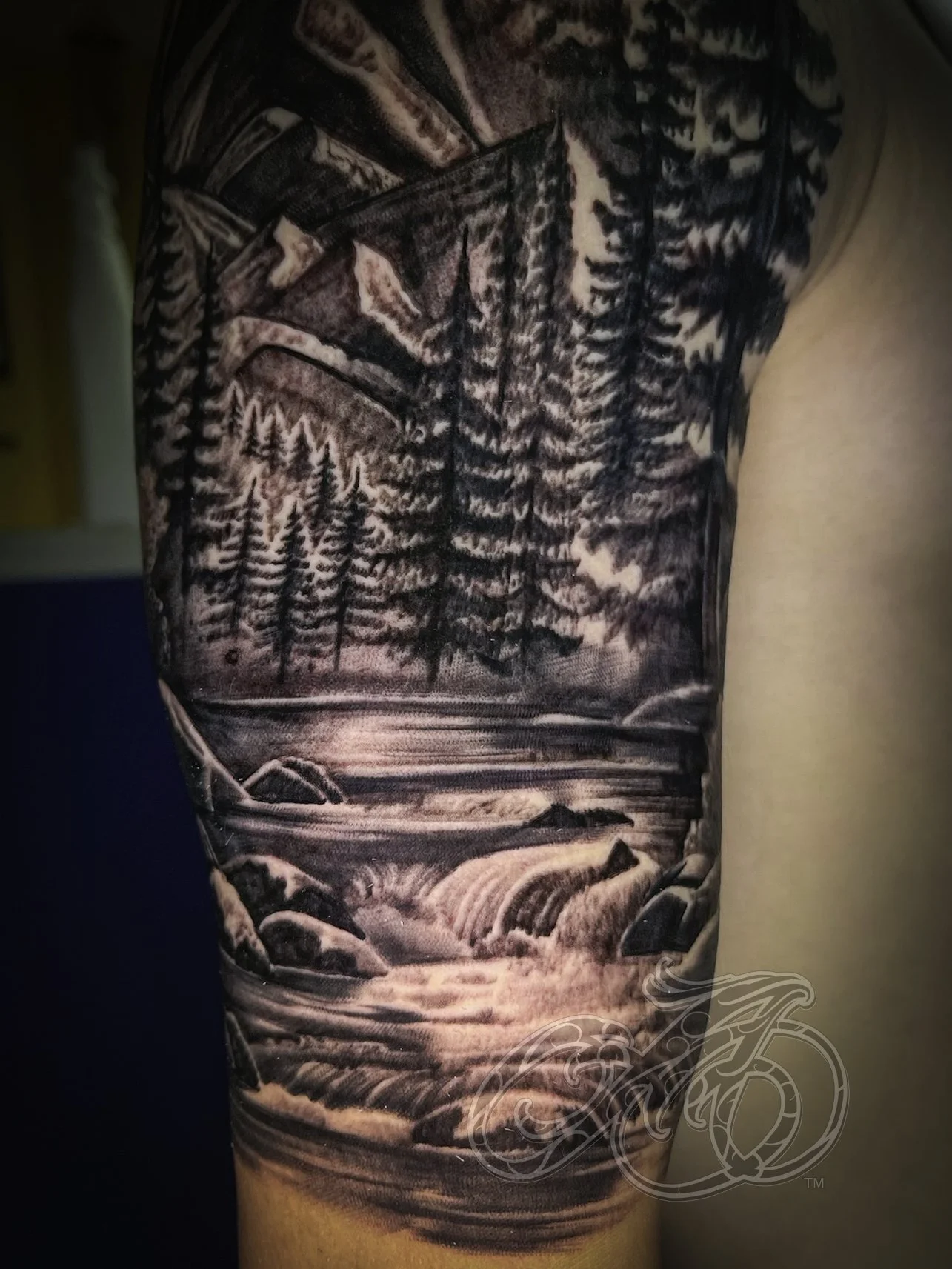 Black and Grey Realism Tattoo | Todo lo que debes saber