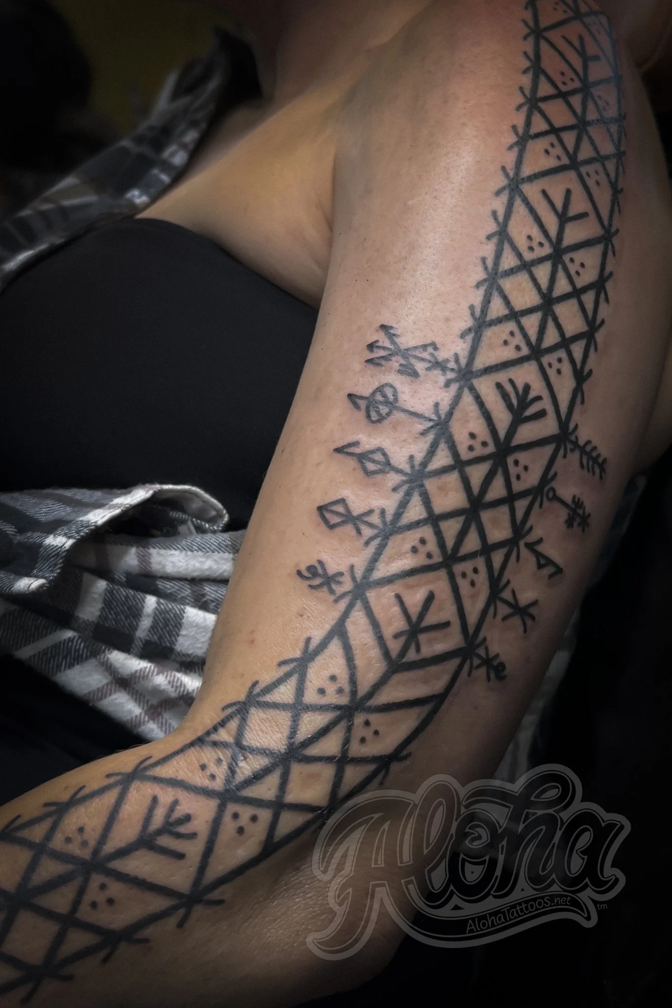 Tatuajes vikingos nórdicos femeninos | Arte nórdico, líneas, formas