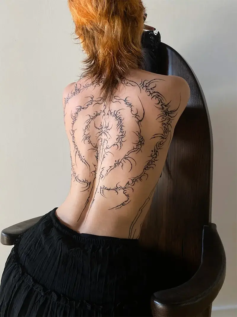 ¿Cuánto duran los tatuajes? | Guía sobre tamaño, complejidad, etc.