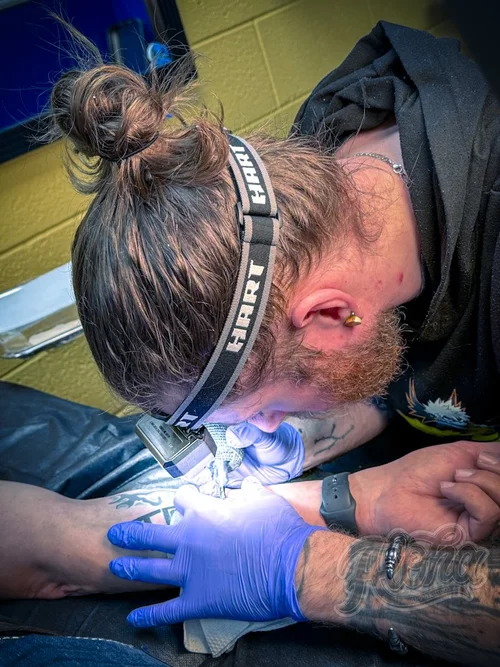 Cómo encontrar un buen tatuador | La guía completa