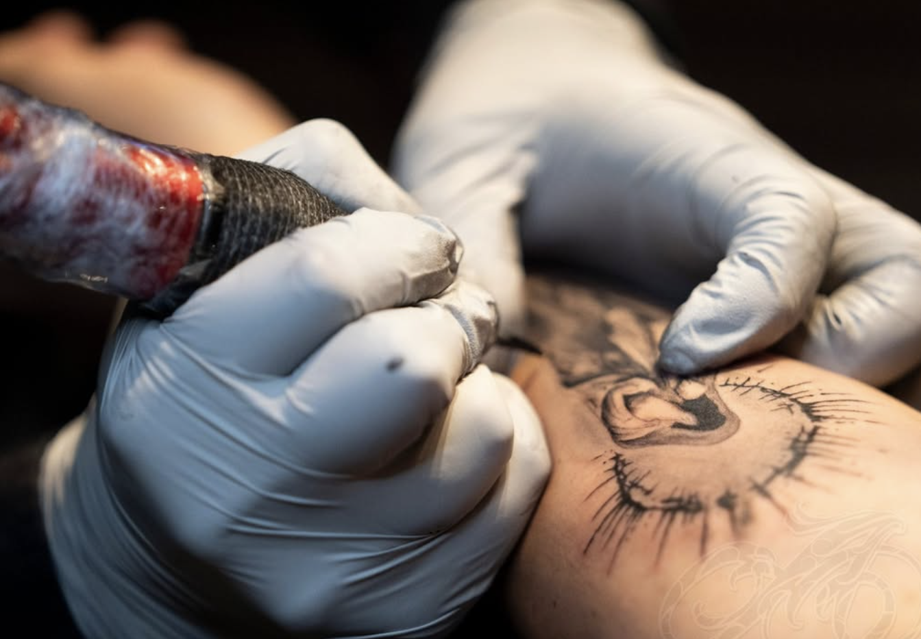 ¿Cuánto duran los tatuajes? | Guía sobre tamaño, complejidad, etc.