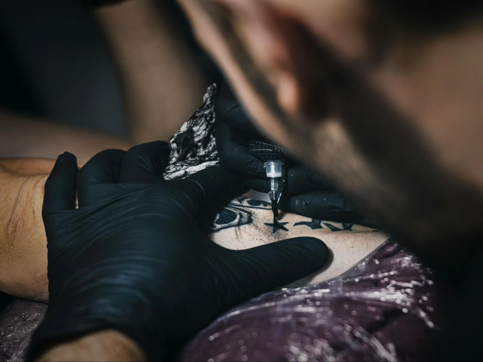 Black and Grey Realism Tattoo | Todo lo que debes saber